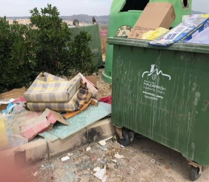 <span style='color:#780948'>ARCHIVED</span> - Camposol Community groups collaborate in project with Mazarrón Council to fix bin site
