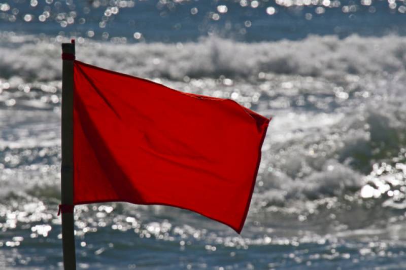 <span style='color:#780948'>ARCHIVED</span> - Red flags prohibit bathing on 5 La Manga beaches today: Tuesday July 26