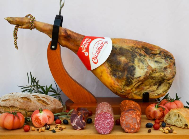Embutidos Escámez for the very best in Spanish cured ham, sausage and related meat products