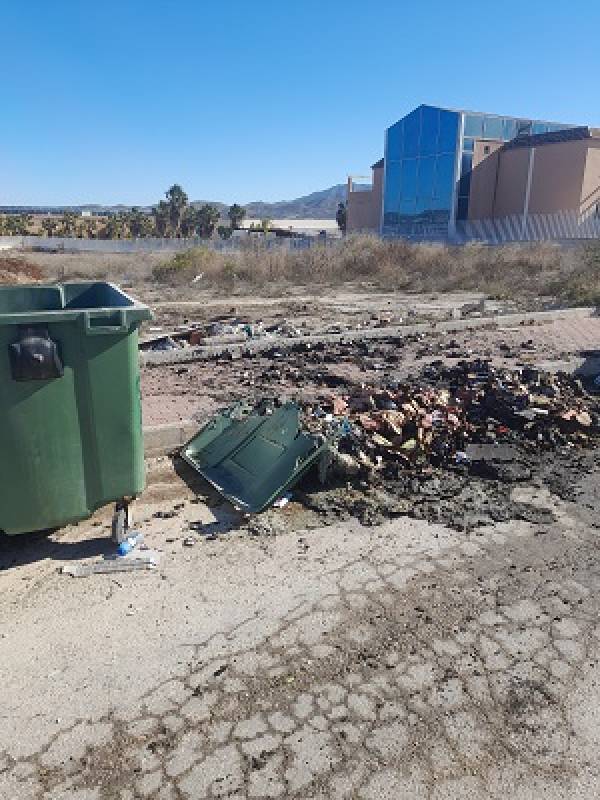 <span style='color:#780948'>ARCHIVED</span> - More bins go up in smoke on Camposol Urbanisation