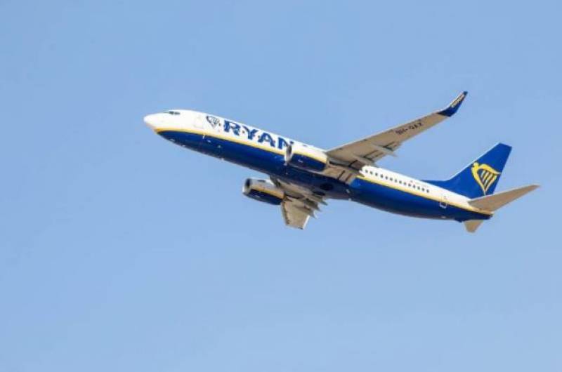 Drunk woman tried to kiss Ryanair flight attendant before attacking police on flight from Spain