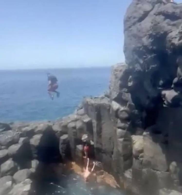 VIDEO: UK tourist seriously injured in horror Tenerife cliff dive
