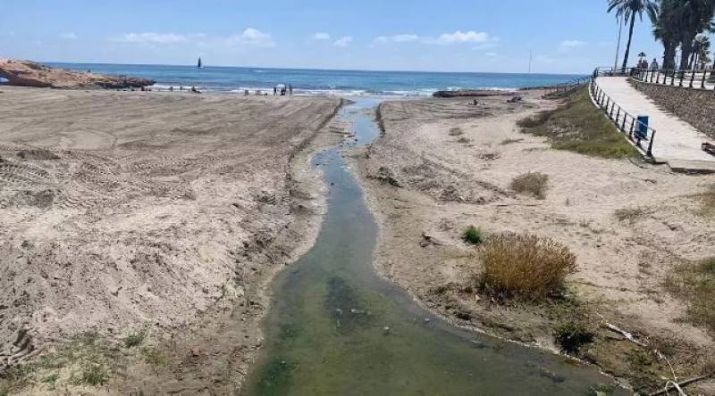 ! Camposol Today - Unsightly Spills Flood Orihuela Costa Beach