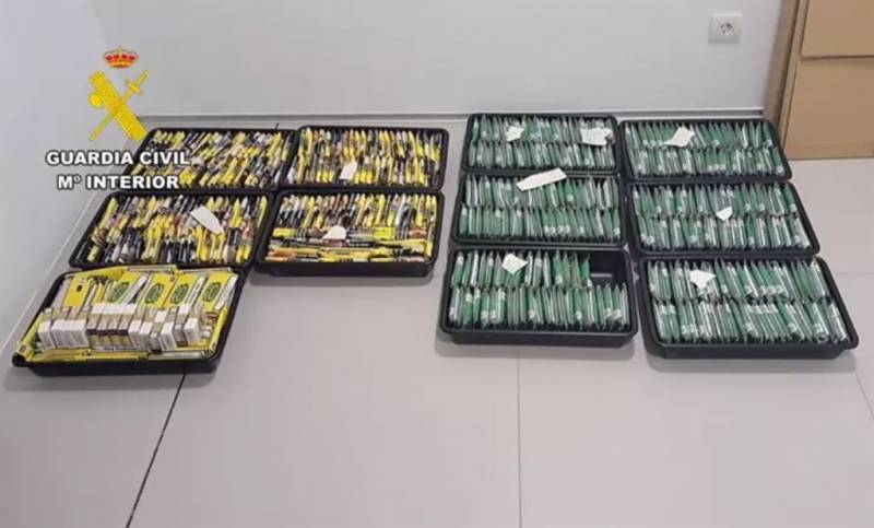 Passenger flying Murcia-Manchester caught smuggling 25kg of tobacco