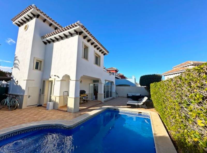 Detached villa with private pool for sale on Mar Menor Golf Resort for 349,950 euros