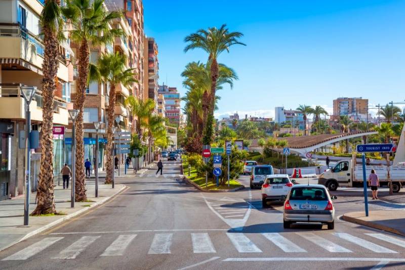 Torrevieja population surpasses 100,000 inhabitants, more than half of whom are foreigners