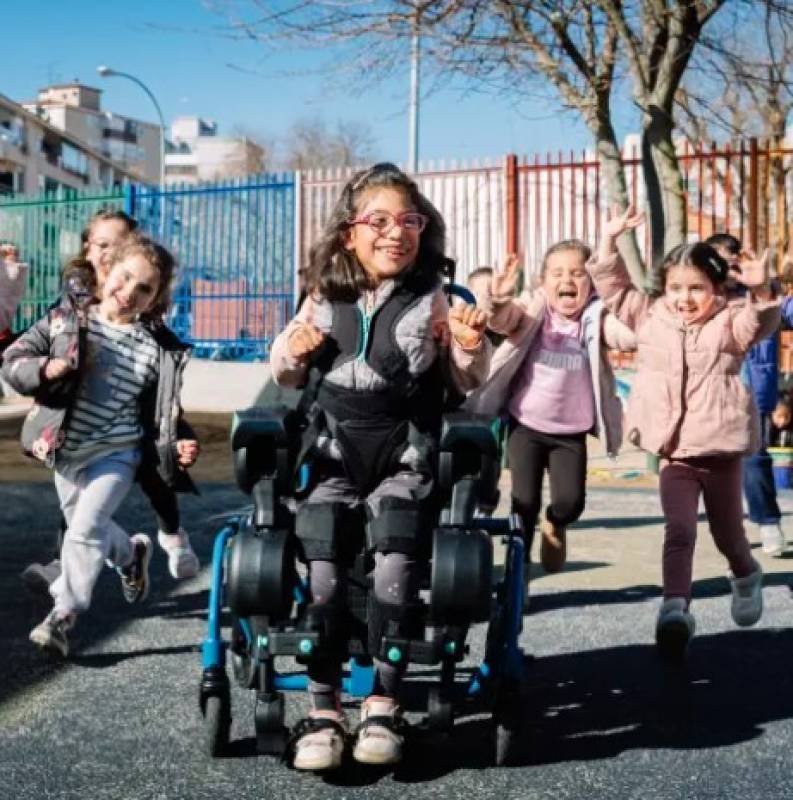 Spanish researchers unveil first paediatric exoskeleton for home and outdoor use