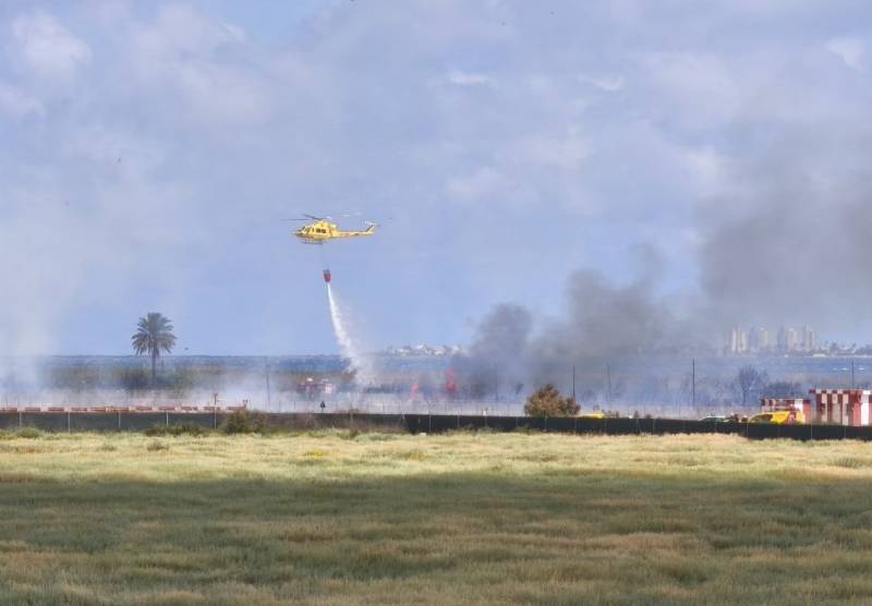 Mar Menor homes evacuated as fire burns through 19 hectares of land at La Hita near San Javier Airport