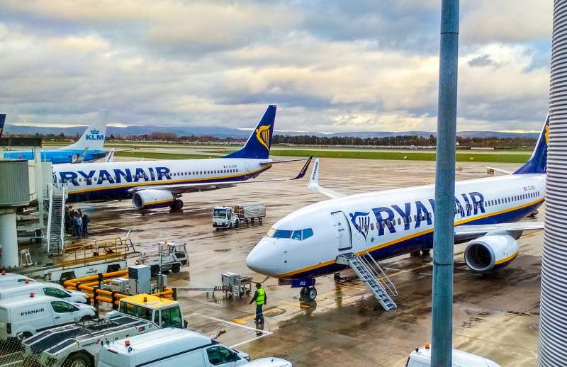British couple told by Ryanair, fly separately or pay extra