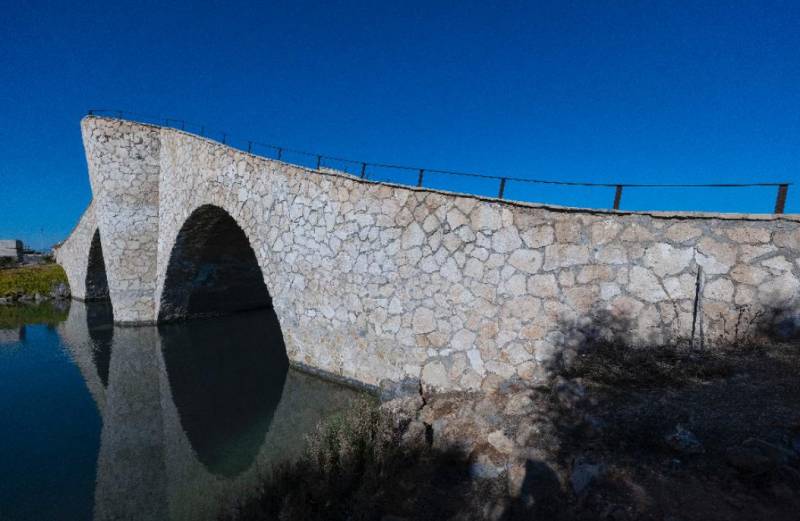 The Puente de la Risa bridge in La Manga del Mar Menor