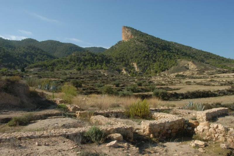 The Cejo de los Enamorados mountain hiking Trail in Lorca