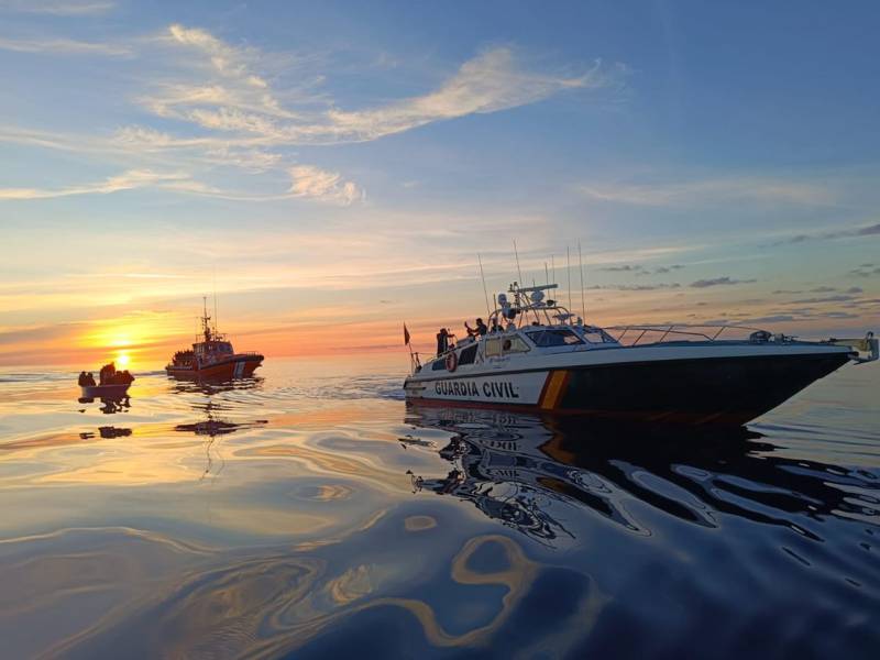 Seven arrested for migrant smuggling using 'taxi boats' in Murcia, Almería and Alicante